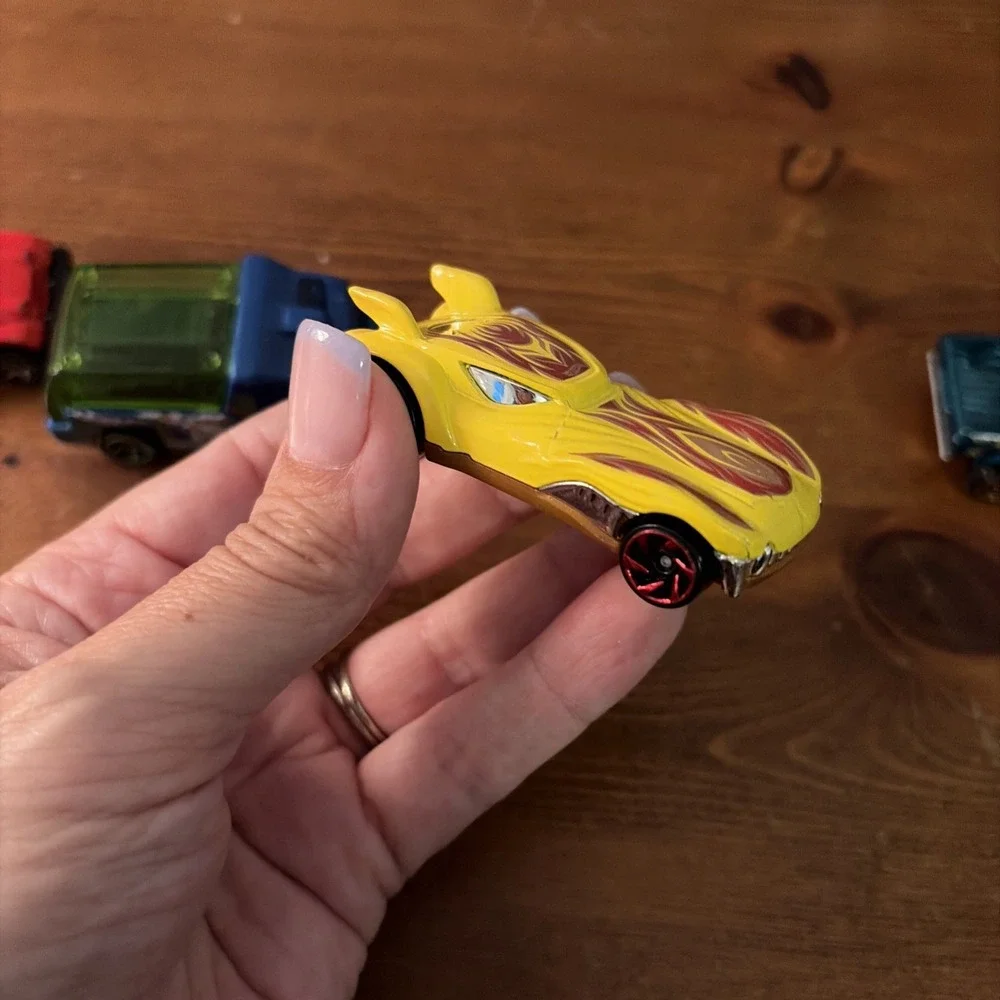 LOT OF 6 HOT WHEELS‎ CARS